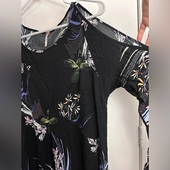 FREE PEOPLE Sz XS CLEAR SKIES ASYMMETRIC HEM COLD SHOULDER TUNIC BLACK 1228 - Picture 10 of 12